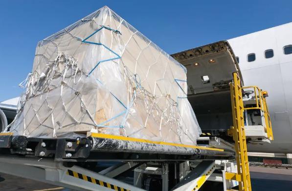 英國(guó)貨代在推動(dòng)國(guó)際貿(mào)易和提升物流效率方面的作用有哪些？