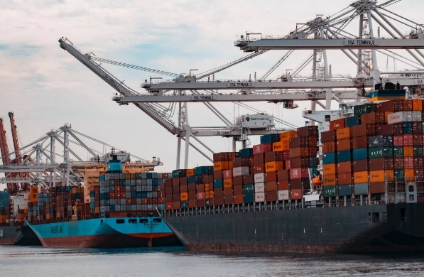 海運(yùn)貨代作為連接世界貿(mào)易的重要橋梁，正面臨著前所未有的發(fā)展機(jī)遇